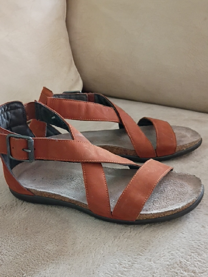 Women’s Strappy Leather Sandals - Rust